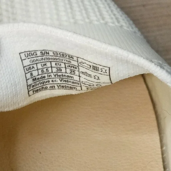 UGG Knit Slip On Sneakers Shoes Womens Size 8 US Cream Casual Comfort Minimalist - Picture 10 of 10